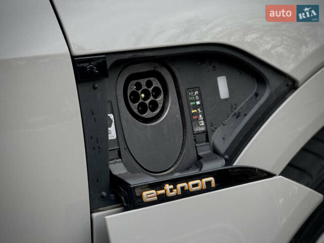 Серый Ауди E-Tron, объемом двигателя 0 л и пробегом 36 тыс. км за 45445 $, фото 40 на Automoto.ua