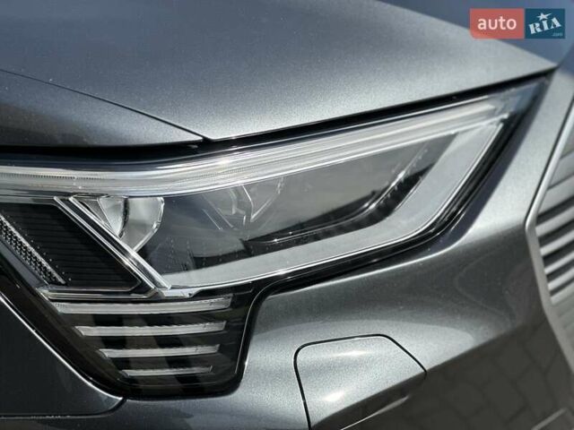 Серый Ауди E-Tron, объемом двигателя 0 л и пробегом 59 тыс. км за 37396 $, фото 5 на Automoto.ua