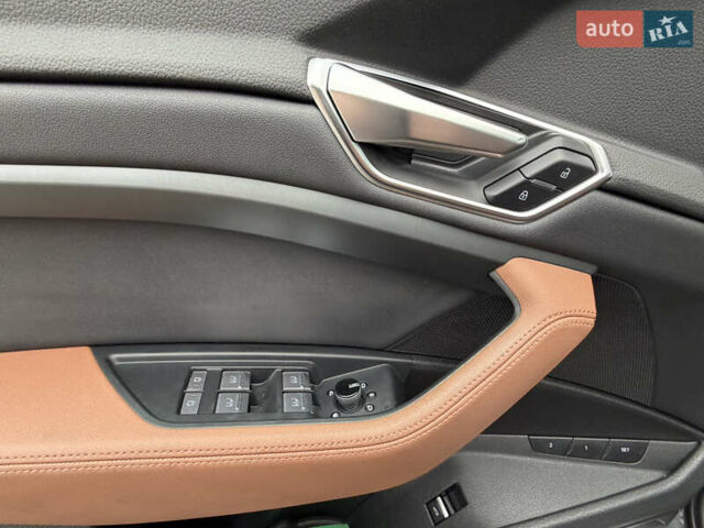 Серый Ауди E-Tron, объемом двигателя 0 л и пробегом 126 тыс. км за 29999 $, фото 35 на Automoto.ua