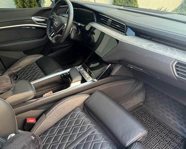 Серый Ауди E-Tron, объемом двигателя 0 л и пробегом 29 тыс. км за 45500 $, фото 25 на Automoto.ua