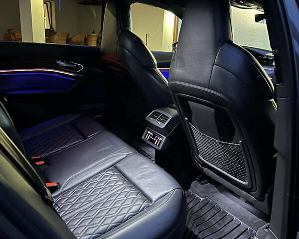 Сірий Ауді E-Tron, об'ємом двигуна 0 л та пробігом 106 тис. км за 39900 $, фото 3 на Automoto.ua