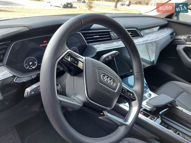 Серый Ауди E-Tron, объемом двигателя 0 л и пробегом 3 тыс. км за 47000 $, фото 22 на Automoto.ua