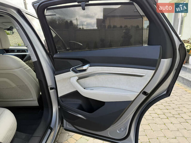 Серый Ауди E-Tron, объемом двигателя 0 л и пробегом 130 тыс. км за 37000 $, фото 98 на Automoto.ua