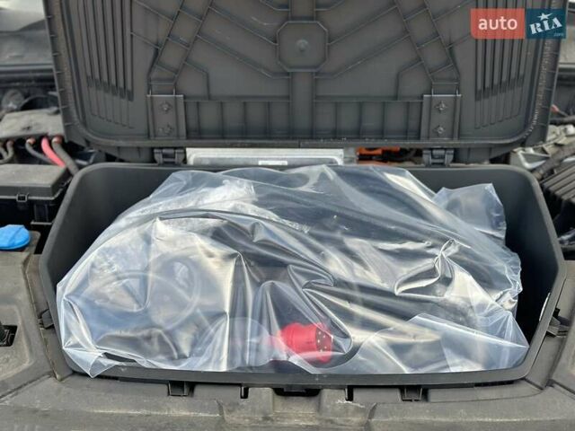 Серый Ауди E-Tron, объемом двигателя 0 л и пробегом 56 тыс. км за 34200 $, фото 49 на Automoto.ua