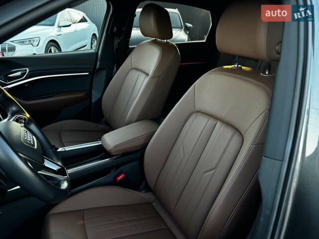 Серый Ауди E-Tron, объемом двигателя 0 л и пробегом 70 тыс. км за 42850 $, фото 19 на Automoto.ua