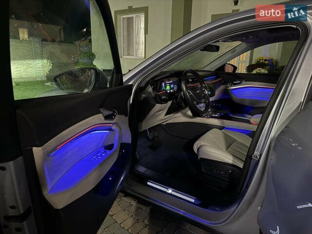 Серый Ауди E-Tron, объемом двигателя 0 л и пробегом 130 тыс. км за 37000 $, фото 2 на Automoto.ua