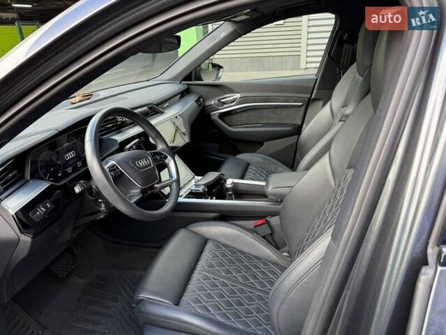 Сірий Ауді E-Tron, об'ємом двигуна 0 л та пробігом 45 тис. км за 48137 $, фото 23 на Automoto.ua