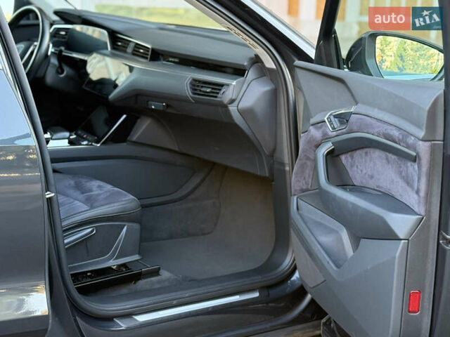 Серый Ауди E-Tron, объемом двигателя 0 л и пробегом 125 тыс. км за 26900 $, фото 32 на Automoto.ua