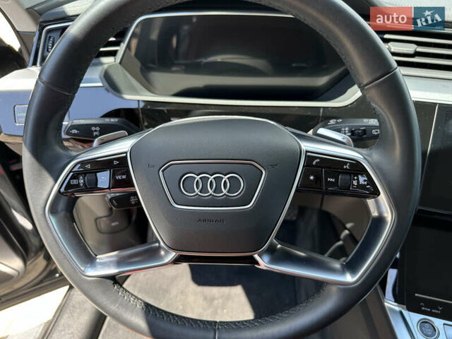 Сірий Ауді E-Tron, об'ємом двигуна 0 л та пробігом 190 тис. км за 26700 $, фото 30 на Automoto.ua