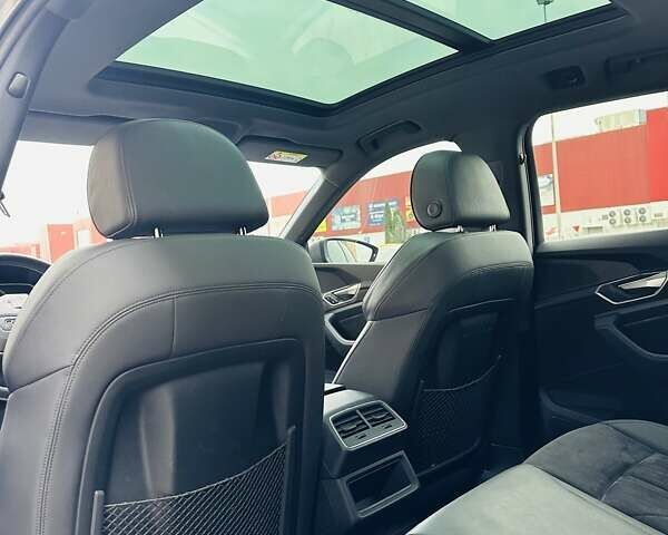 Ауди E-Tron 2021 в Тернополе на Automoto.ua Серый Ауди E-Tron, объемом двигателя 0 л и пробегом 85 тыс. км за 27999 $, фото 40 на Automoto.ua