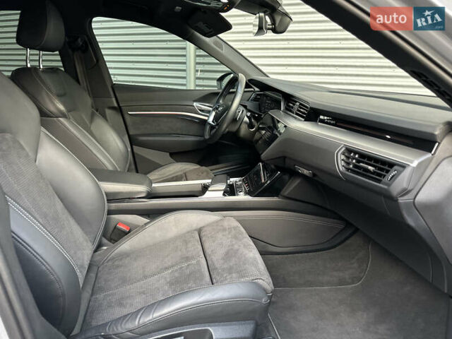 Сірий Ауді E-Tron, об'ємом двигуна 0 л та пробігом 45 тис. км за 33999 $, фото 23 на Automoto.ua