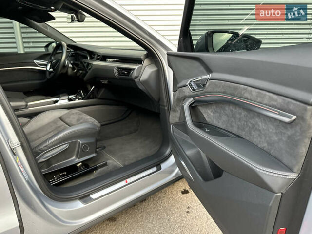 Сірий Ауді E-Tron, об'ємом двигуна 0 л та пробігом 45 тис. км за 33999 $, фото 20 на Automoto.ua