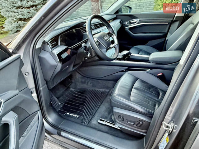Серый Ауди E-Tron, объемом двигателя 0 л и пробегом 78 тыс. км за 33000 $, фото 17 на Automoto.ua