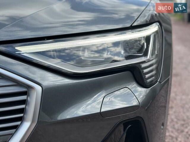 Серый Ауди E-Tron, объемом двигателя 0 л и пробегом 56 тыс. км за 34200 $, фото 50 на Automoto.ua