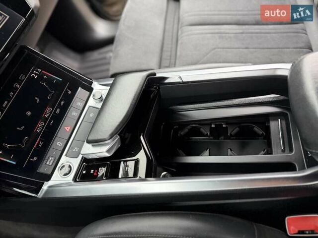 Серый Ауди E-Tron, объемом двигателя 0 л и пробегом 149 тыс. км за 29300 $, фото 71 на Automoto.ua