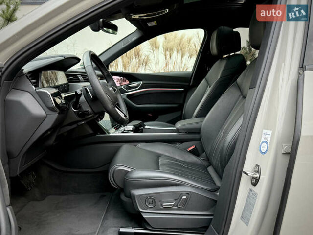 Серый Ауди E-Tron, объемом двигателя 0 л и пробегом 36 тыс. км за 45445 $, фото 70 на Automoto.ua