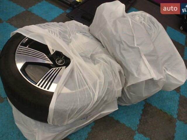 Серый Ауди E-Tron, объемом двигателя 0 л и пробегом 60 тыс. км за 29990 $, фото 32 на Automoto.ua