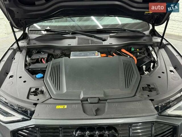 Сірий Ауді E-Tron, об'ємом двигуна 0 л та пробігом 86 тис. км за 37423 $, фото 13 на Automoto.ua