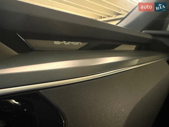 Сірий Ауді E-Tron, об'ємом двигуна 0 л та пробігом 152 тис. км за 24700 $, фото 22 на Automoto.ua
