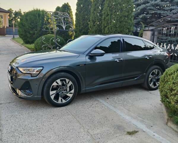 Серый Ауди E-Tron, объемом двигателя 0 л и пробегом 110 тыс. км за 33700 $, фото 24 на Automoto.ua