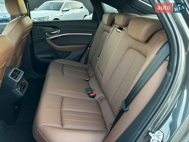 Серый Ауди E-Tron, объемом двигателя 0 л и пробегом 70 тыс. км за 42850 $, фото 44 на Automoto.ua