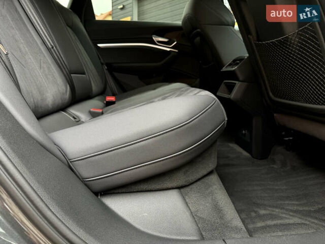 Серый Ауди E-Tron, объемом двигателя 0 л и пробегом 33 тыс. км за 39500 $, фото 17 на Automoto.ua