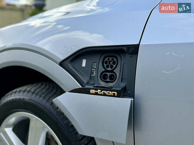 Серый Ауди E-Tron, объемом двигателя 0 л и пробегом 130 тыс. км за 37000 $, фото 136 на Automoto.ua