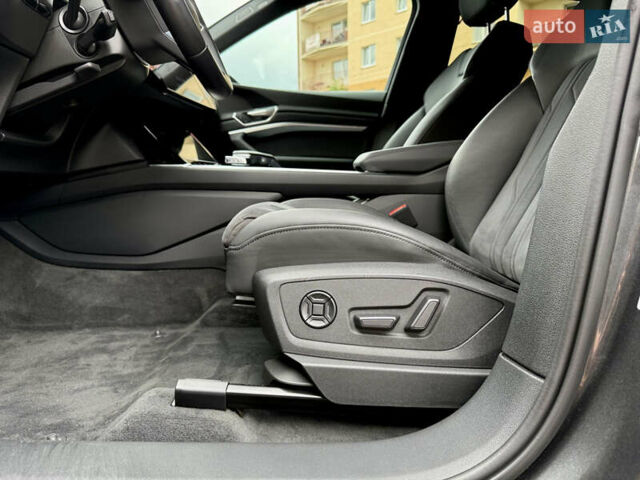 Серый Ауди E-Tron, объемом двигателя 0 л и пробегом 33 тыс. км за 39500 $, фото 13 на Automoto.ua