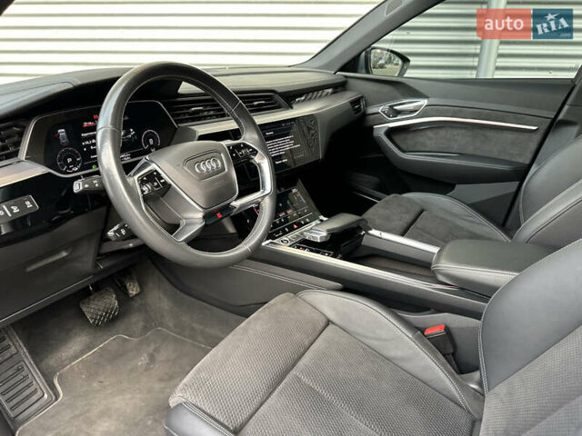 Сірий Ауді E-Tron, об'ємом двигуна 0 л та пробігом 45 тис. км за 33999 $, фото 64 на Automoto.ua