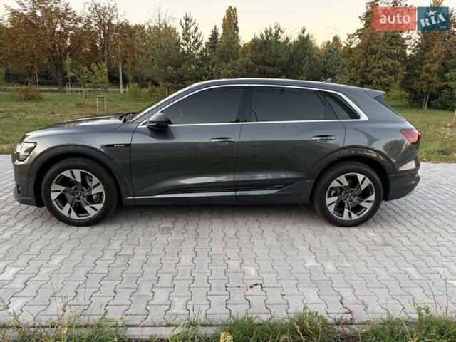 Серый Ауди E-Tron, объемом двигателя 0 л и пробегом 44 тыс. км за 33900 $, фото 16 на Automoto.ua