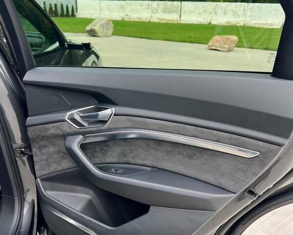 Серый Ауди E-Tron, объемом двигателя 0 л и пробегом 125 тыс. км за 34999 $, фото 42 на Automoto.ua