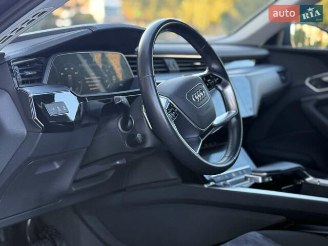 Серый Ауди E-Tron, объемом двигателя 0 л и пробегом 125 тыс. км за 26900 $, фото 40 на Automoto.ua