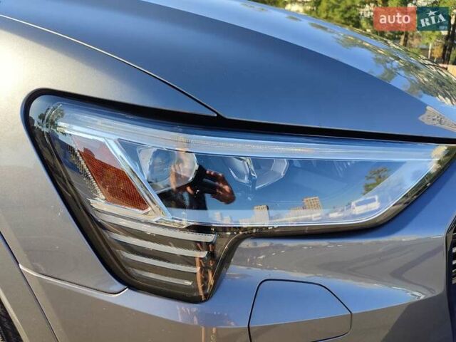 Серый Ауди E-Tron, объемом двигателя 0 л и пробегом 81 тыс. км за 34800 $, фото 50 на Automoto.ua