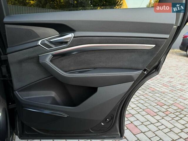 Серый Ауди E-Tron, объемом двигателя 0 л и пробегом 56 тыс. км за 46999 $, фото 79 на Automoto.ua
