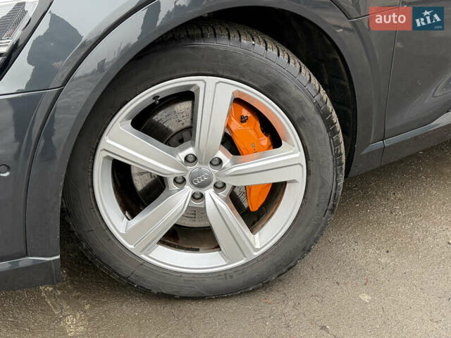 Серый Ауди E-Tron, объемом двигателя 0 л и пробегом 126 тыс. км за 29999 $, фото 5 на Automoto.ua