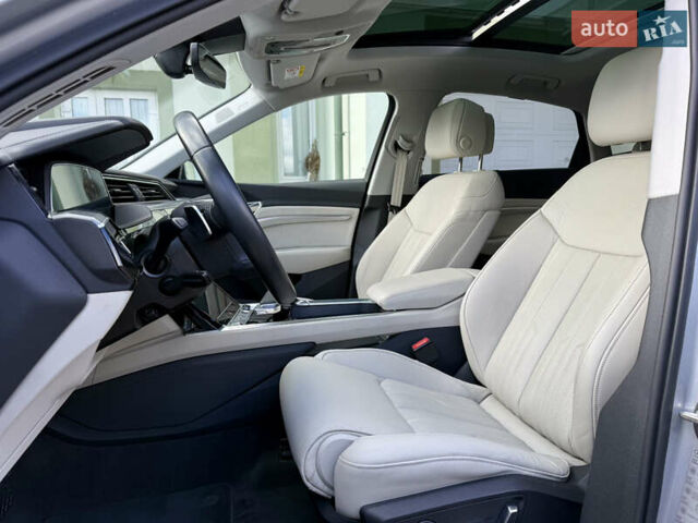 Серый Ауди E-Tron, объемом двигателя 0 л и пробегом 130 тыс. км за 37000 $, фото 9 на Automoto.ua