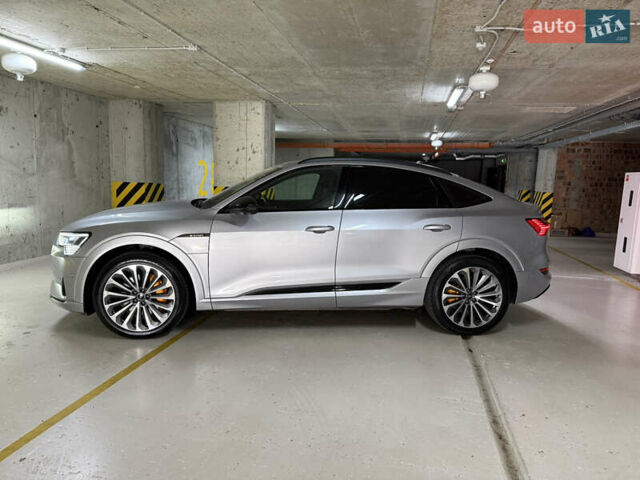 Серый Ауди E-Tron, объемом двигателя 0 л и пробегом 32 тыс. км за 41990 $, фото 3 на Automoto.ua