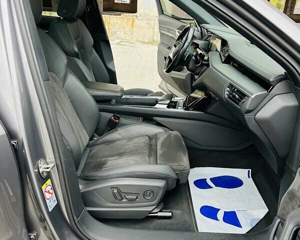 Ауди E-Tron 2021 в Тернополе на Automoto.ua Серый Ауди E-Tron, объемом двигателя 0 л и пробегом 85 тыс. км за 27999 $, фото 48 на Automoto.ua