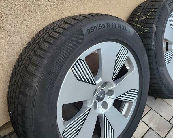 Сірий Ауді E-Tron, об'ємом двигуна 0 л та пробігом 117 тис. км за 27200 $, фото 28 на Automoto.ua