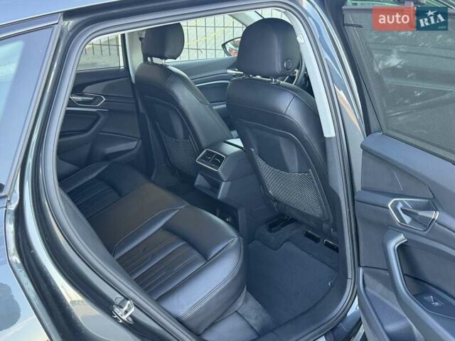 Серый Ауди E-Tron, объемом двигателя 0 л и пробегом 168 тыс. км за 25900 $, фото 14 на Automoto.ua