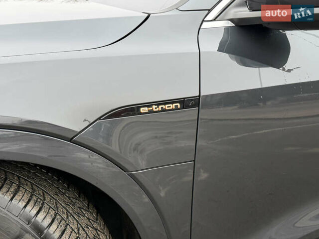 Серый Ауди E-Tron, объемом двигателя 0 л и пробегом 126 тыс. км за 29999 $, фото 4 на Automoto.ua