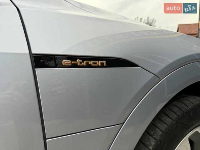 Серый Ауди E-Tron, объемом двигателя 0 л и пробегом 63 тыс. км за 39800 $, фото 8 на Automoto.ua