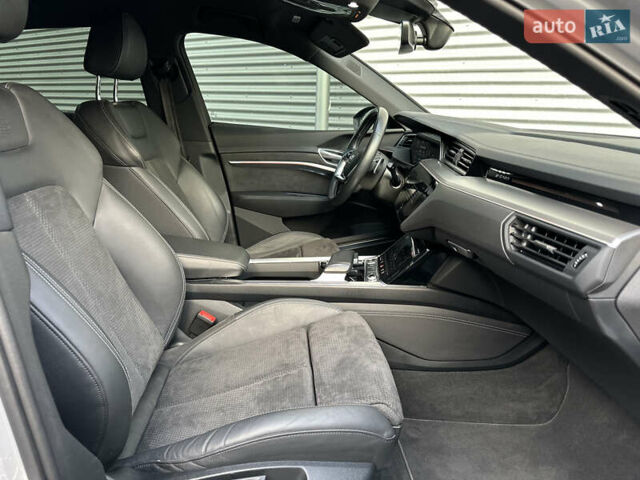 Сірий Ауді E-Tron, об'ємом двигуна 0 л та пробігом 45 тис. км за 33999 $, фото 30 на Automoto.ua