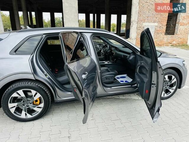 Ауди E-Tron 2021 в Тернополе на Automoto.ua Серый Ауди E-Tron, объемом двигателя 0 л и пробегом 85 тыс. км за 27999 $, фото 42 на Automoto.ua