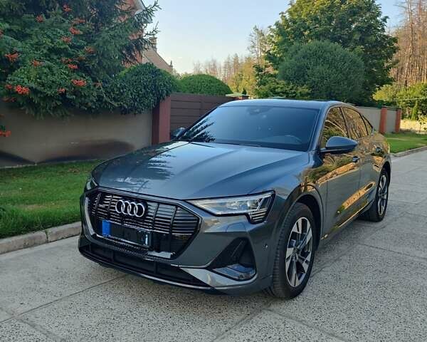 Серый Ауди E-Tron, объемом двигателя 0 л и пробегом 110 тыс. км за 33700 $, фото 21 на Automoto.ua