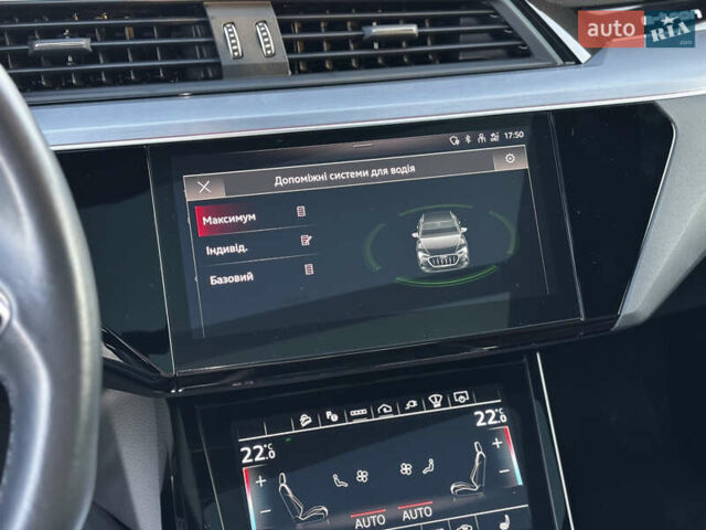 Серый Ауди E-Tron, объемом двигателя 0 л и пробегом 70 тыс. км за 42850 $, фото 34 на Automoto.ua