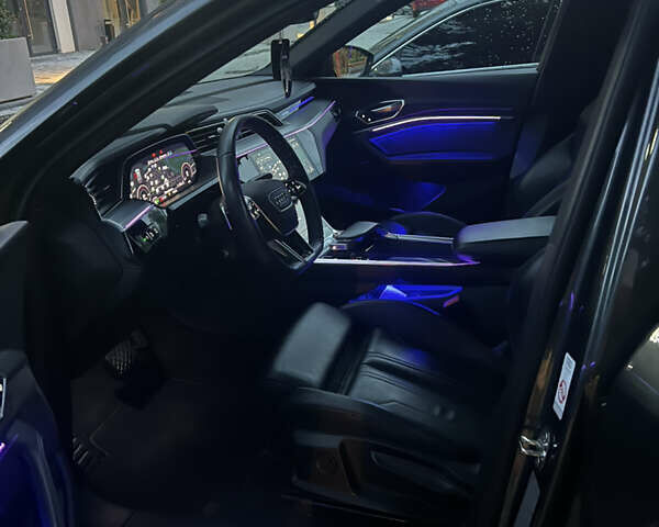 Сірий Ауді E-Tron, об'ємом двигуна 0 л та пробігом 64 тис. км за 33500 $, фото 5 на Automoto.ua