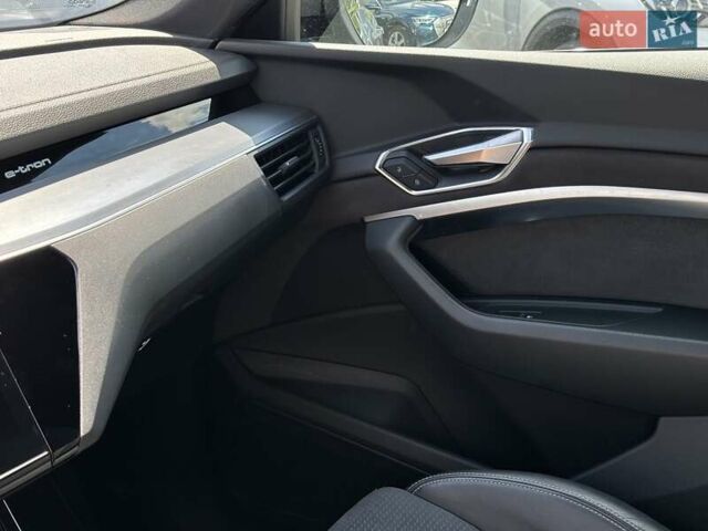 Серый Ауди E-Tron, объемом двигателя 0 л и пробегом 115 тыс. км за 37600 $, фото 21 на Automoto.ua