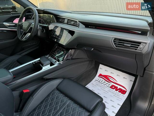 Серый Ауди E-Tron, объемом двигателя 0 л и пробегом 56 тыс. км за 46999 $, фото 92 на Automoto.ua