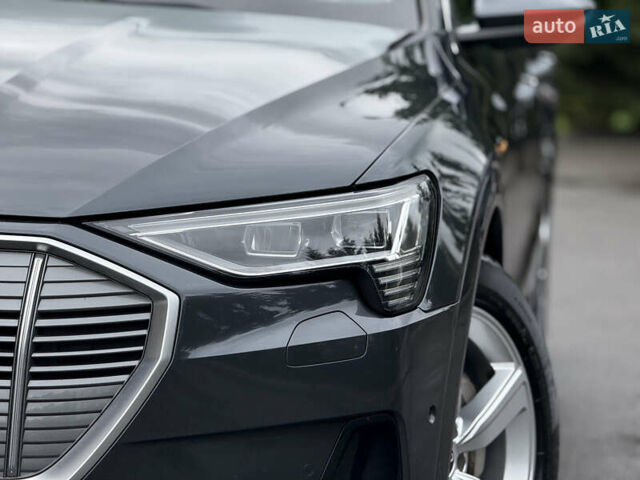 Серый Ауди E-Tron, объемом двигателя 0 л и пробегом 158 тыс. км за 27900 $, фото 6 на Automoto.ua